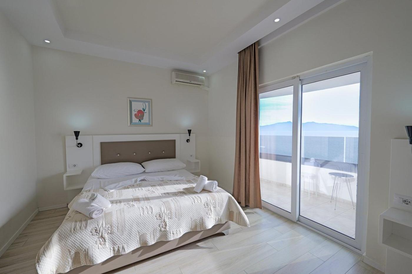 Helia Seaside Hotel Sarandë Exterior foto