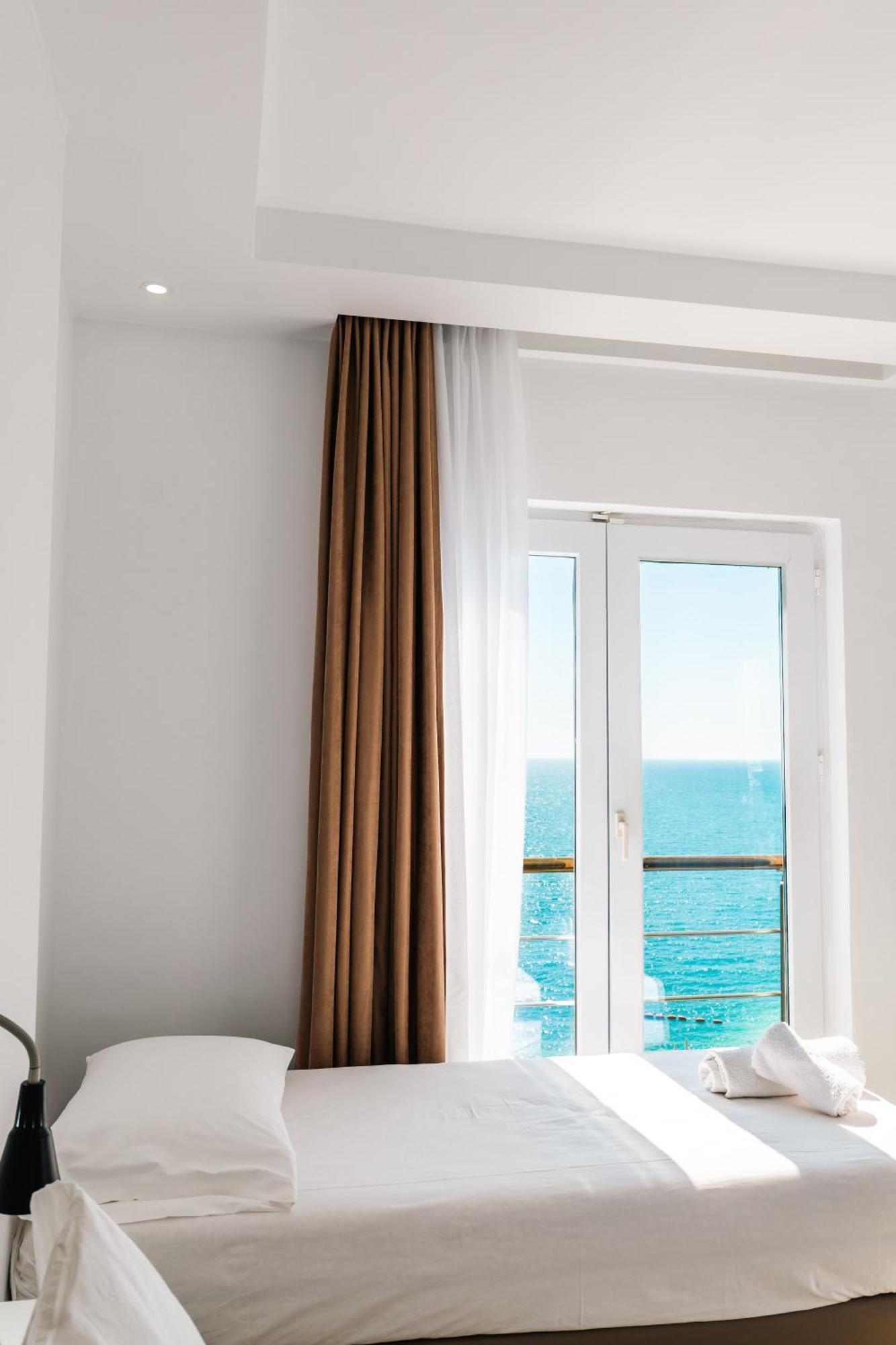 Helia Seaside Hotel Sarandë Exterior foto