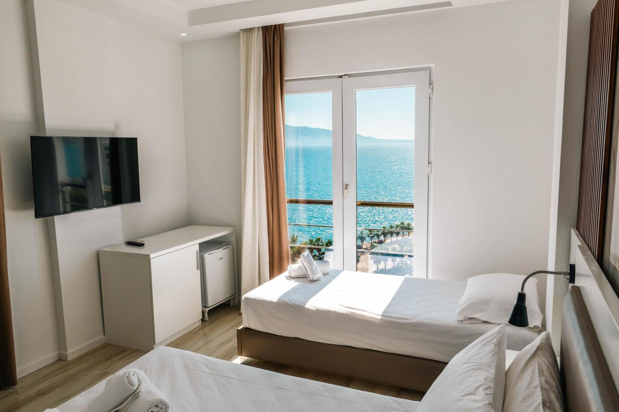 Helia Seaside Hotel Sarandë Exterior foto
