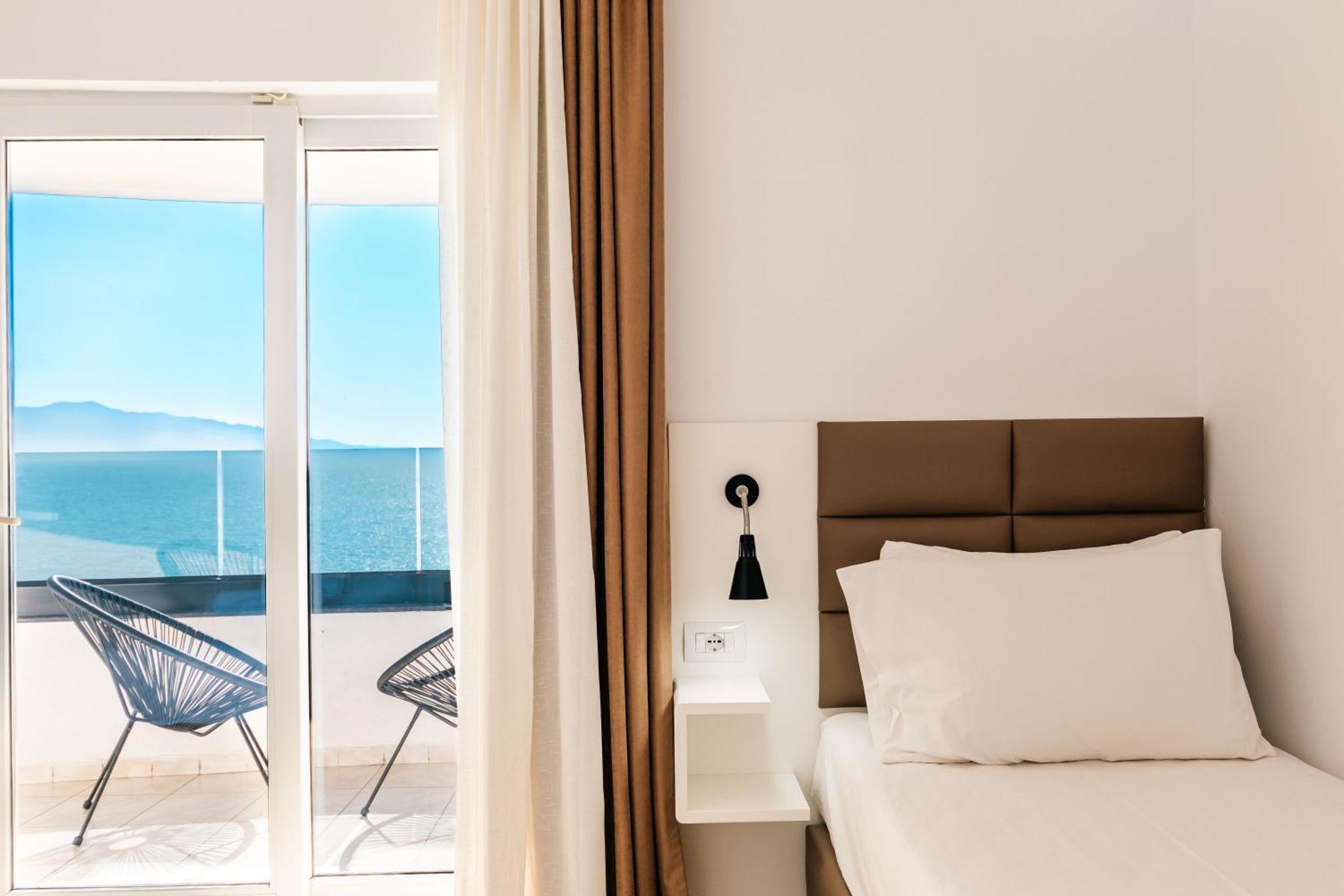 Helia Seaside Hotel Sarandë Exterior foto